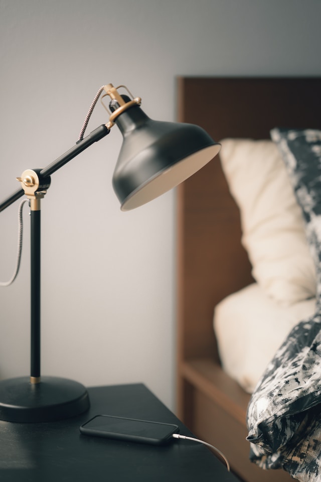 Verleihen Sie Ihrem Zuhause einen Hauch von Eleganz mit der modernen Lampe von BuynBlue.com